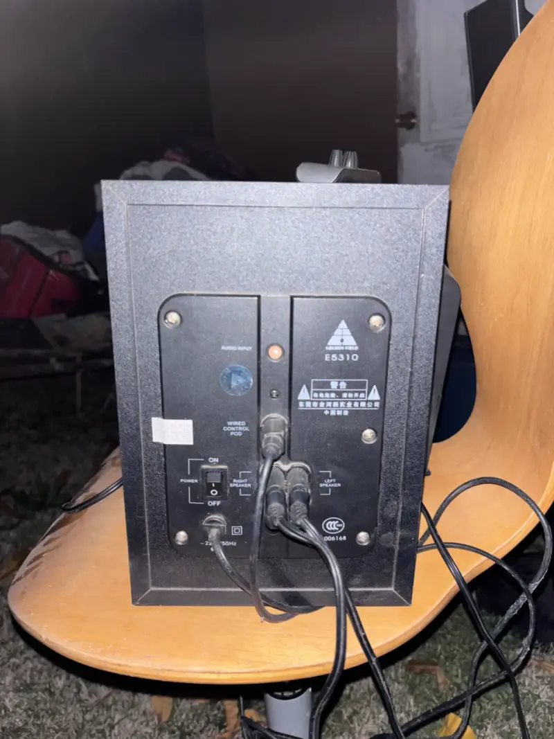 Sistema de parlantes 2.1 con subwoofer - 2
