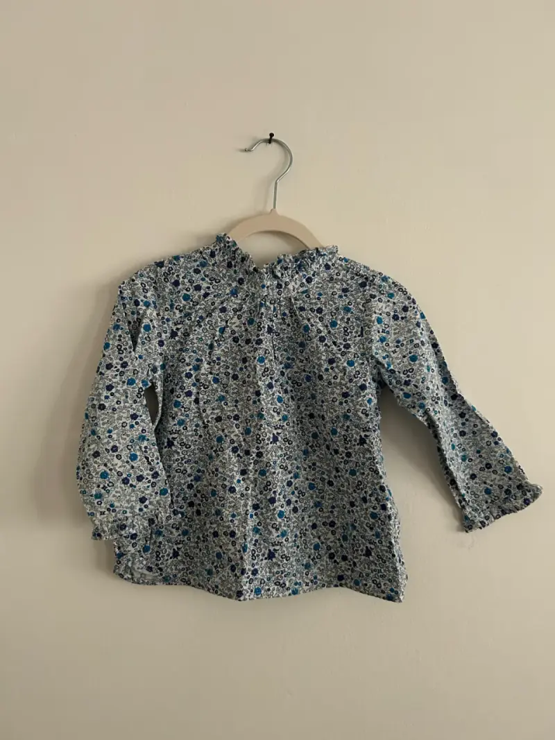 Blusa floreada de mujer