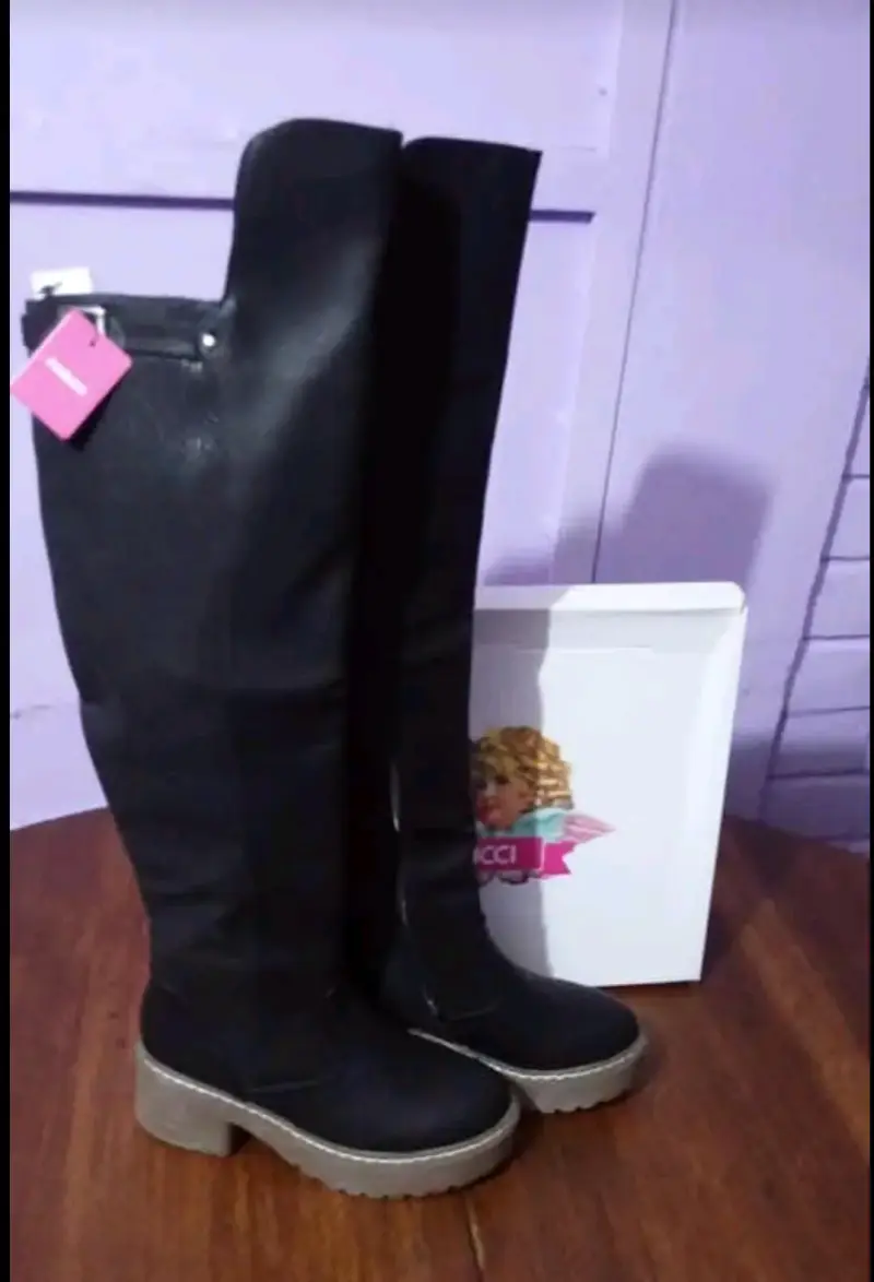 Botas negras de mujer