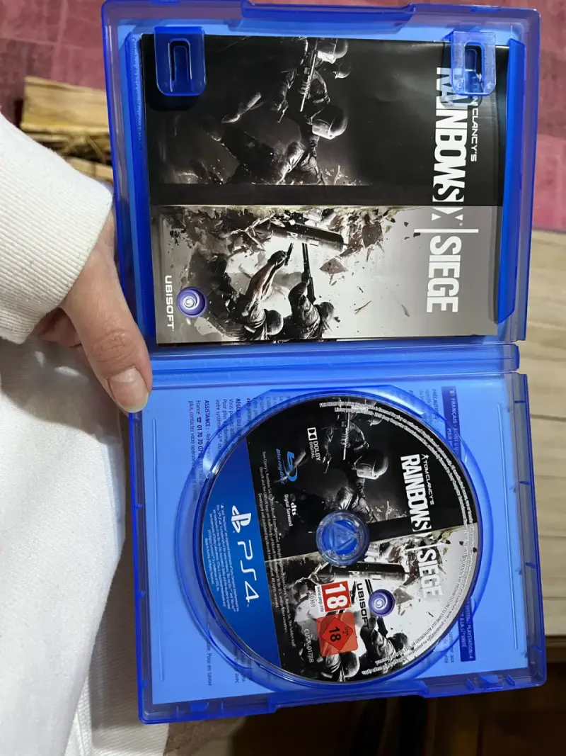 Juego PS4 Tom Clancy's Rainbow Six Siege - 2