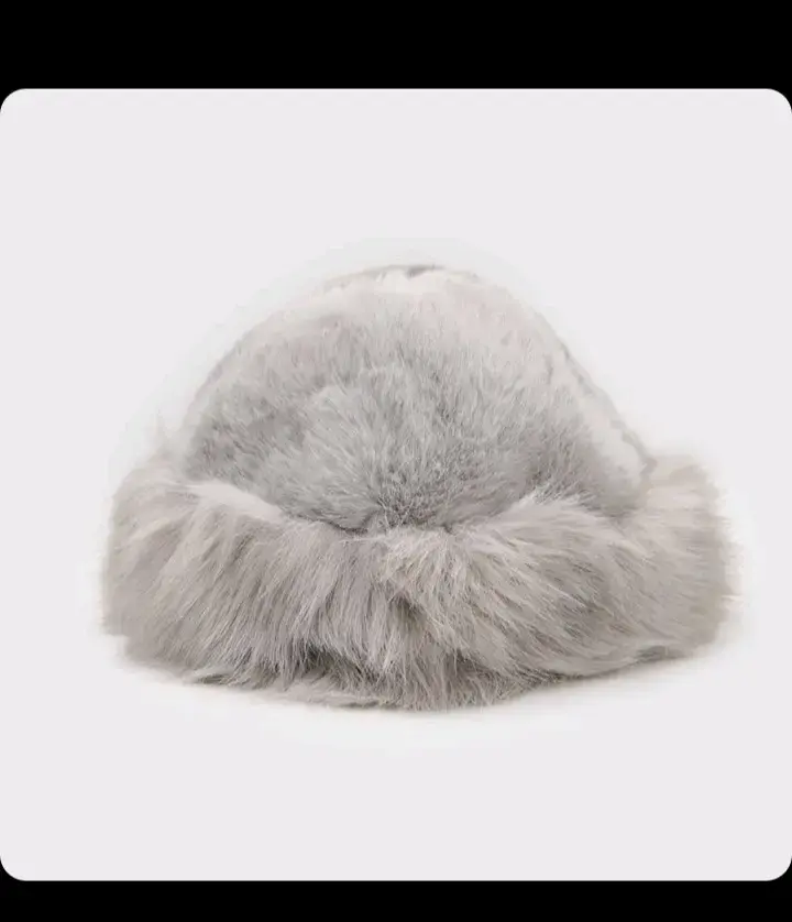 Gorro de piel sintética gris