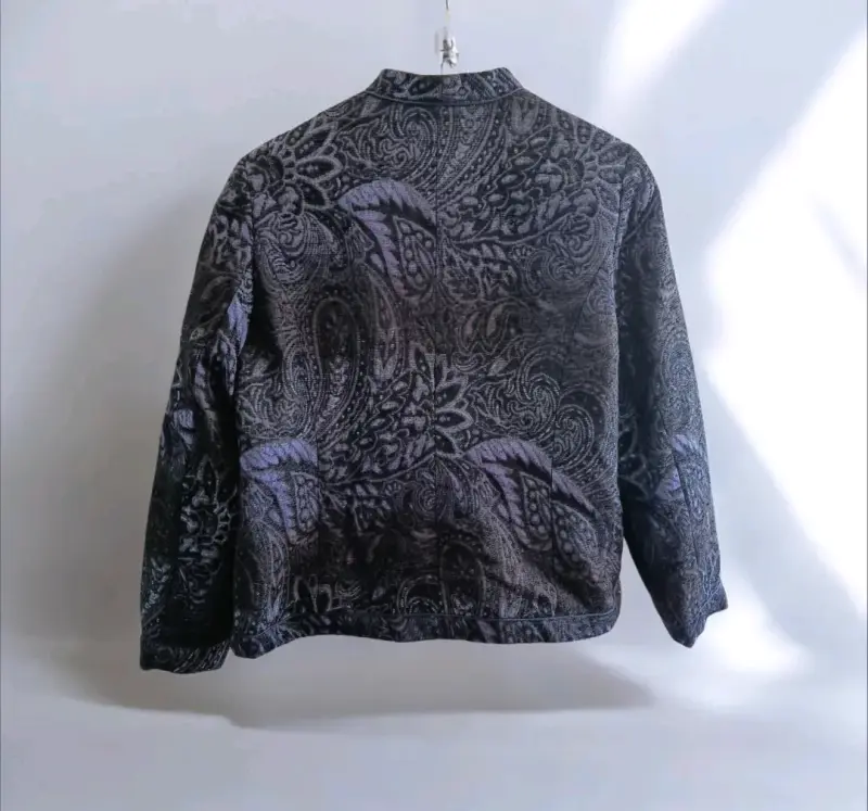 Chaqueta negra con estampado - 2