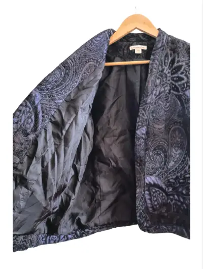 Chaqueta  negra con  estampado - miniatura 3