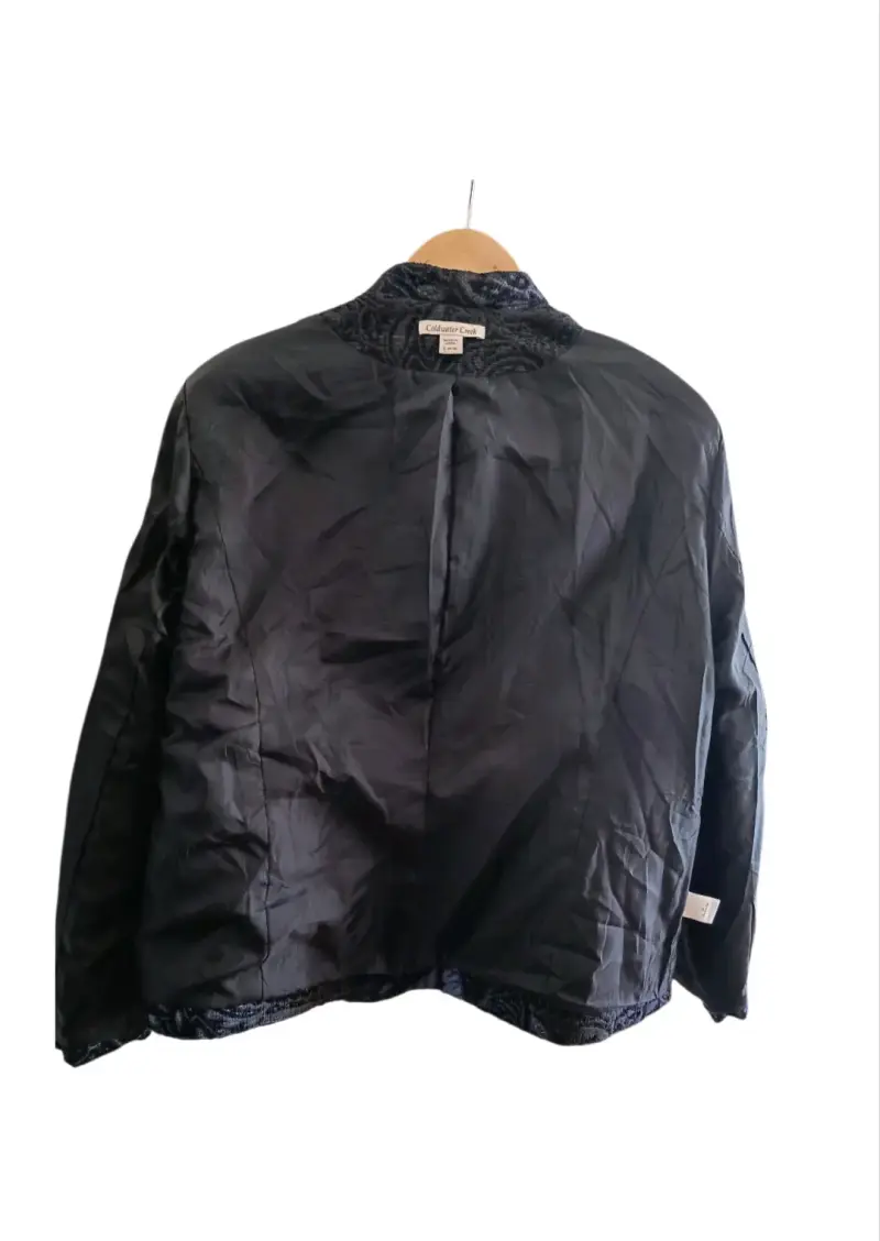 Chaqueta negra con estampado - 4