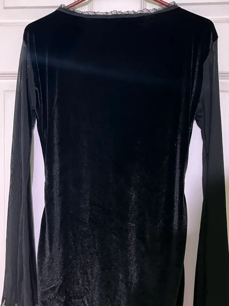 Vestido de terciopelo negro con encaje - 2