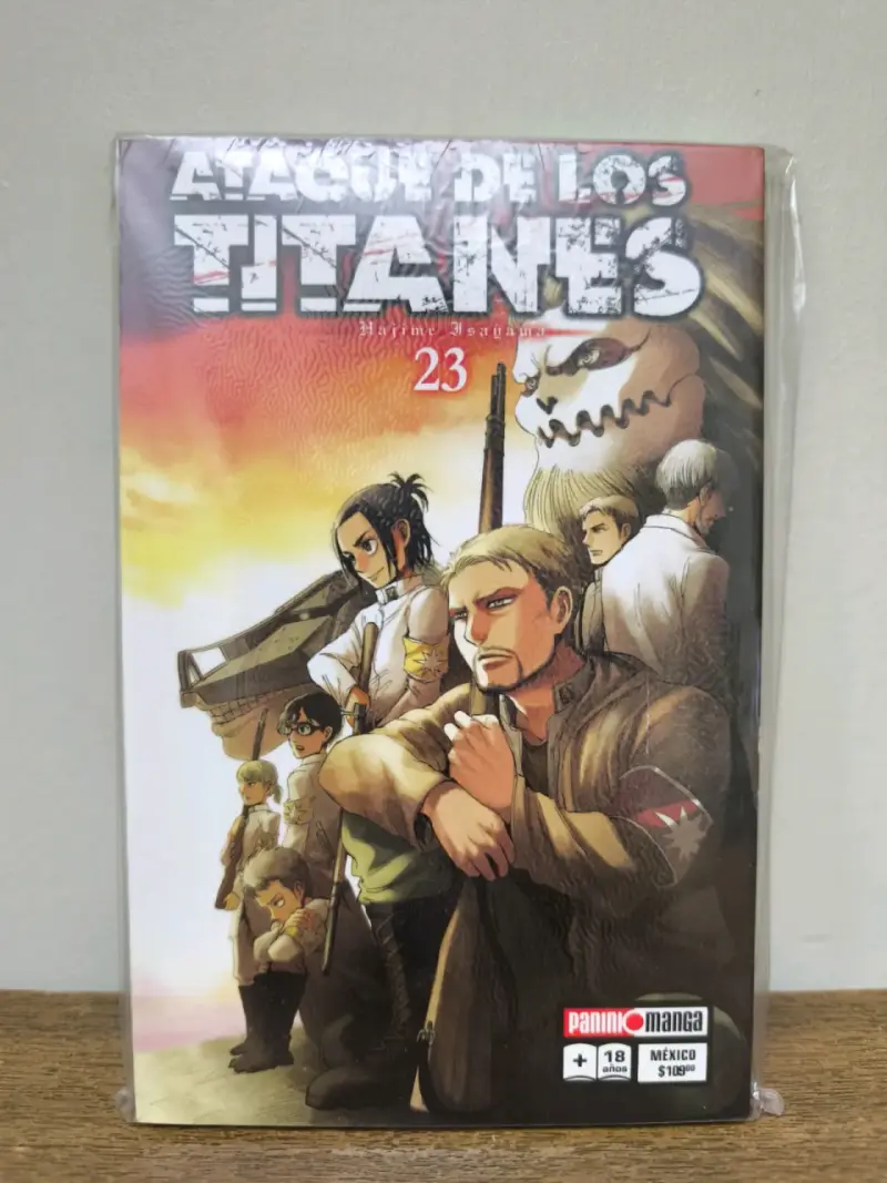 Ataque de los Titanes -#23 - Panini Mexico