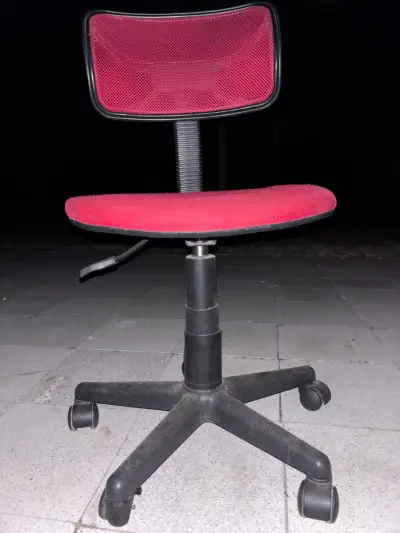 Silla de oficina roja - miniatura 1