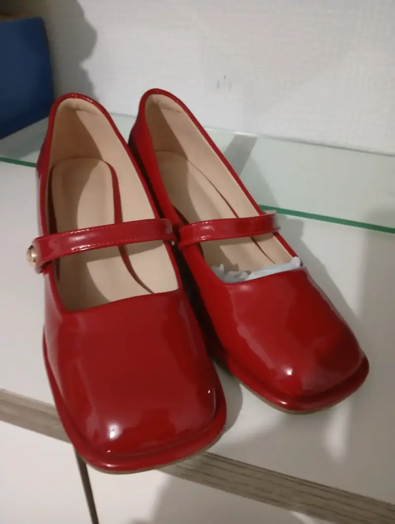 Zapatos rojos de charol