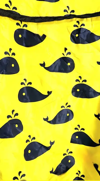 Impermeable C/capucha, Fondo Amarillo Con Ballenas - miniatura 3