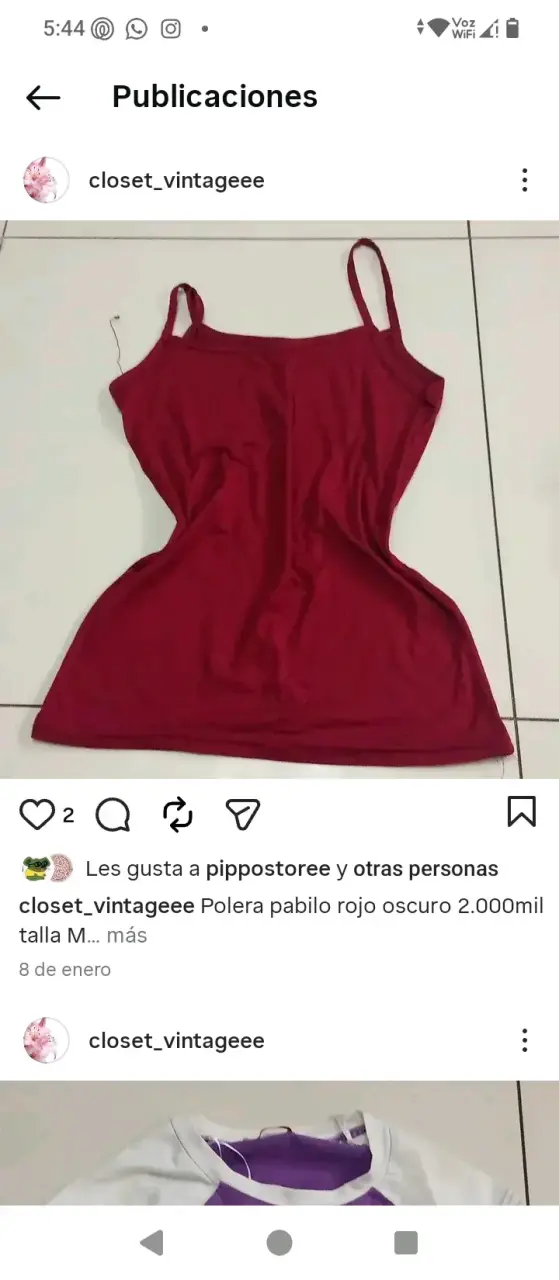 Polera roja de tirantes y polera de estrellas