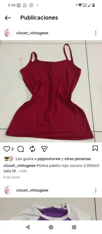 Polera roja de tirantes y polera de estrellas - miniatura 1