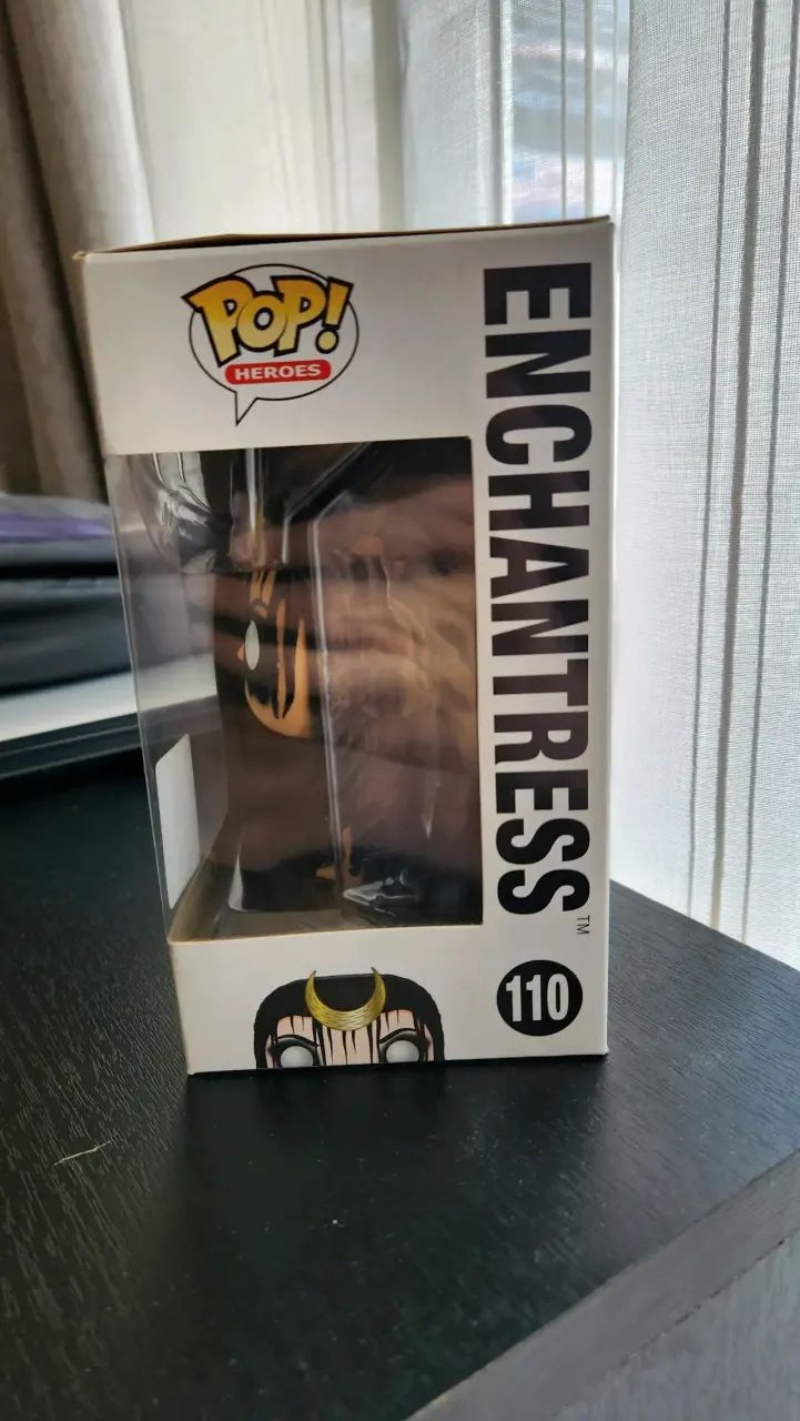 Funko Pop Enchantress DC Comics - 3