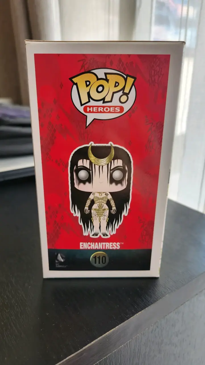 Funko Pop Enchantress DC Comics - 5