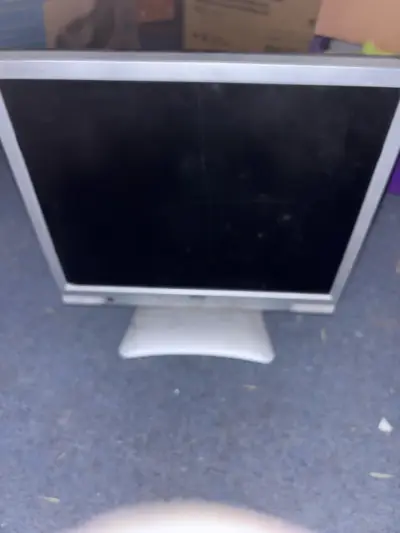 Monitor LCD gris usado - miniatura 1