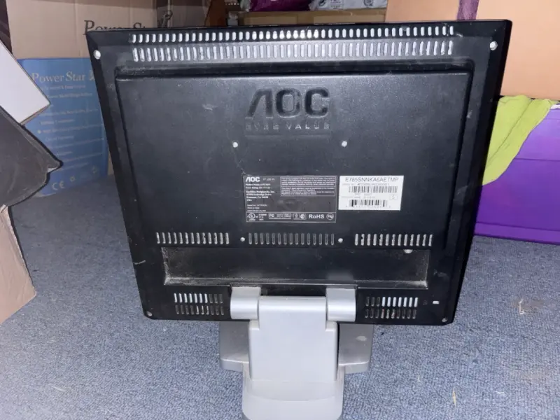 Monitor LCD gris usado - 2