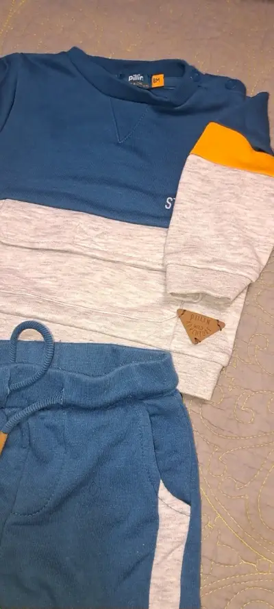 Conjunto infantil azul y gris talle 6 meses. - miniatura 2