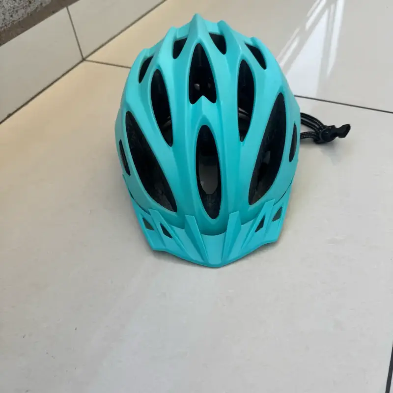 Casco ciclismo turquesa ventilado