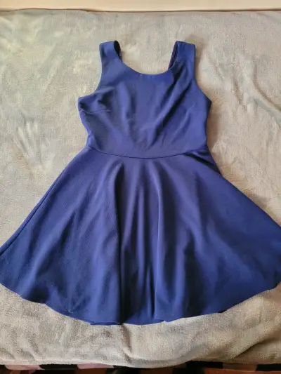 Vestido azul con escote en espalda - miniatura 1
