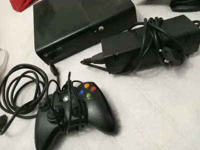 Consola Xbox 360 con control - miniatura 2