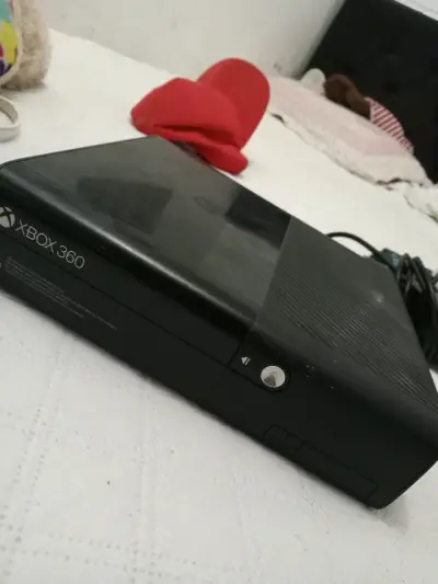 Consola Xbox 360 con control - miniatura 5