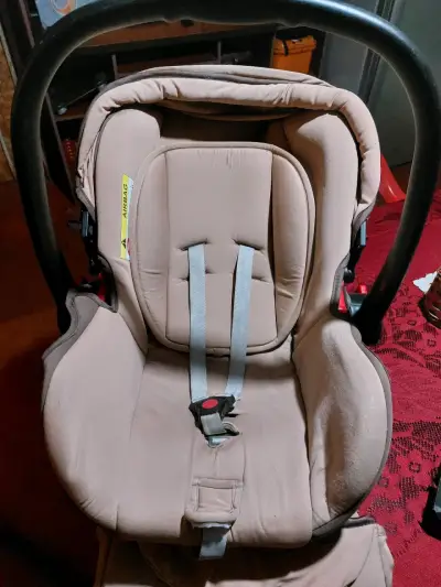 Silla de auto para bebé beige - miniatura 1
