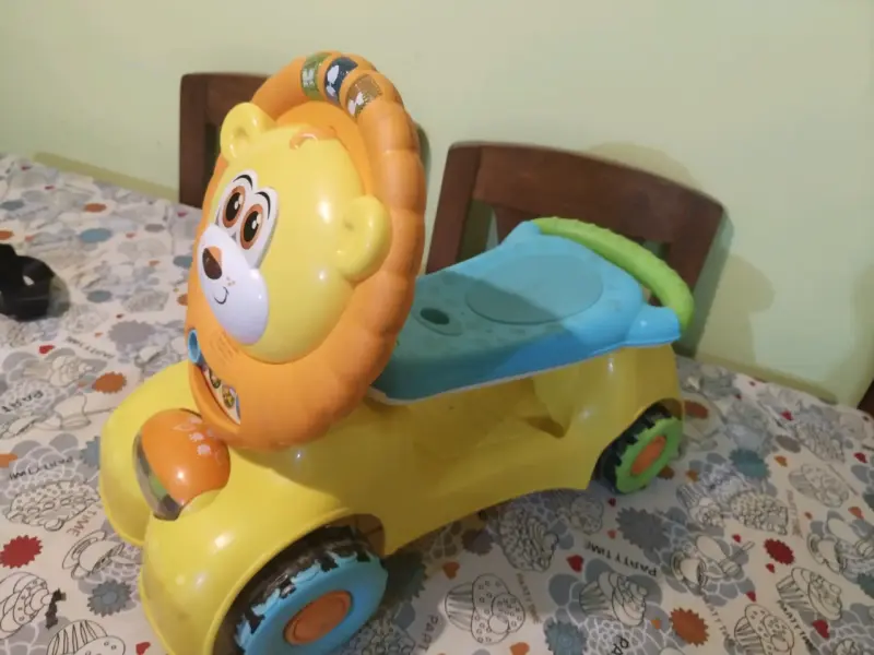 Andador, Auto de juguete para niños