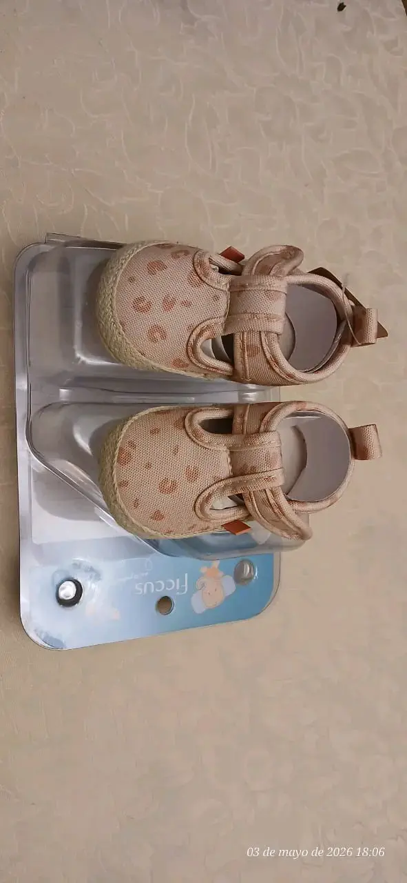 Zapatos de bebé dorados con peluche - 3
