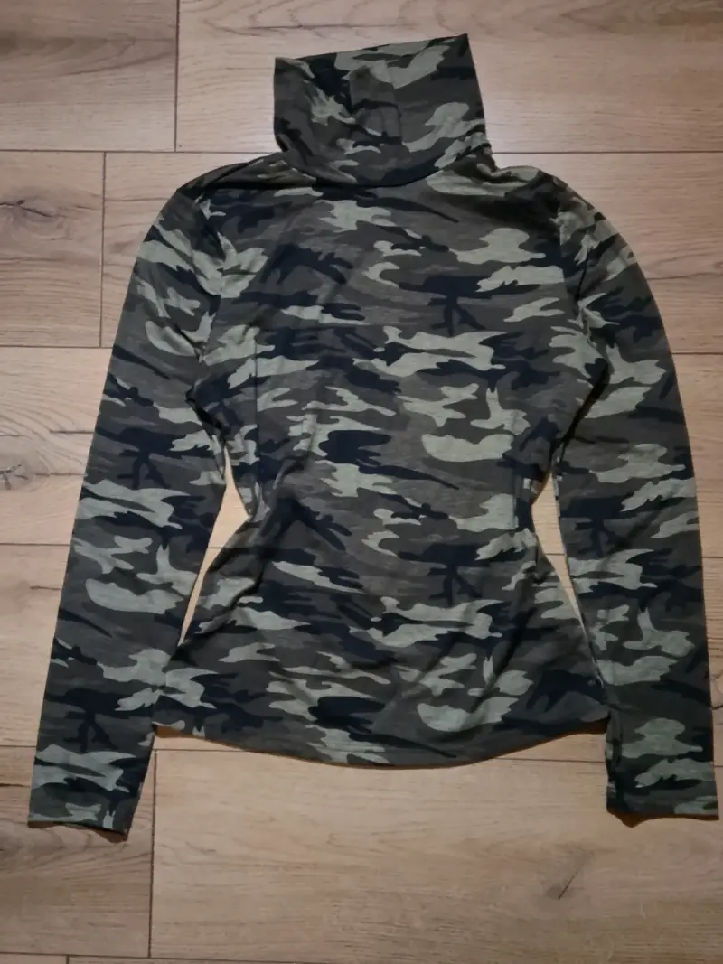Polera cuello alto camuflaje