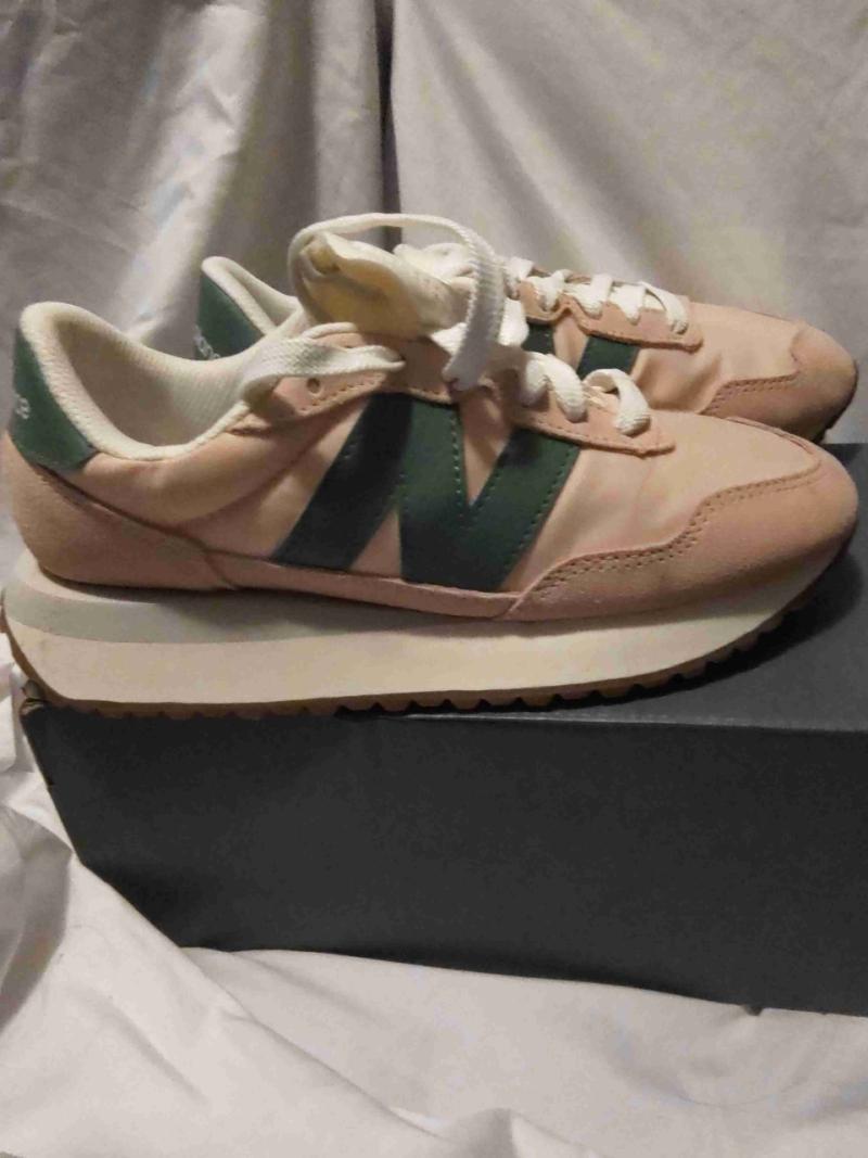 Zapatillas deportivas rosa y verde