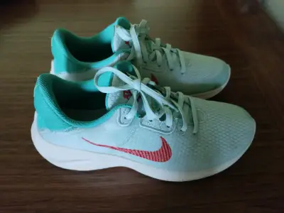 Zapatillas Nike deportivas celestes - miniatura 1