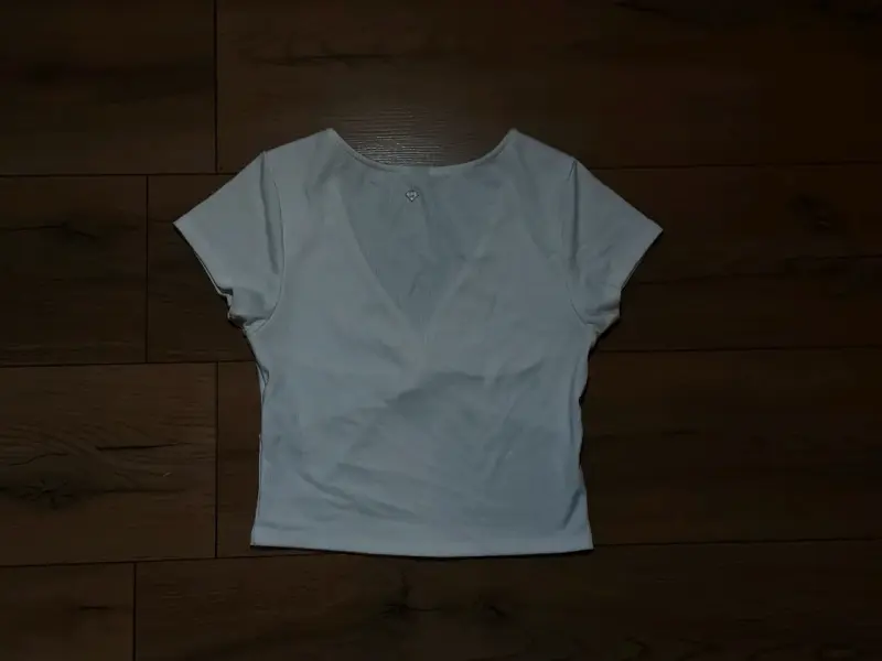 Polera blanca con escote V - 2