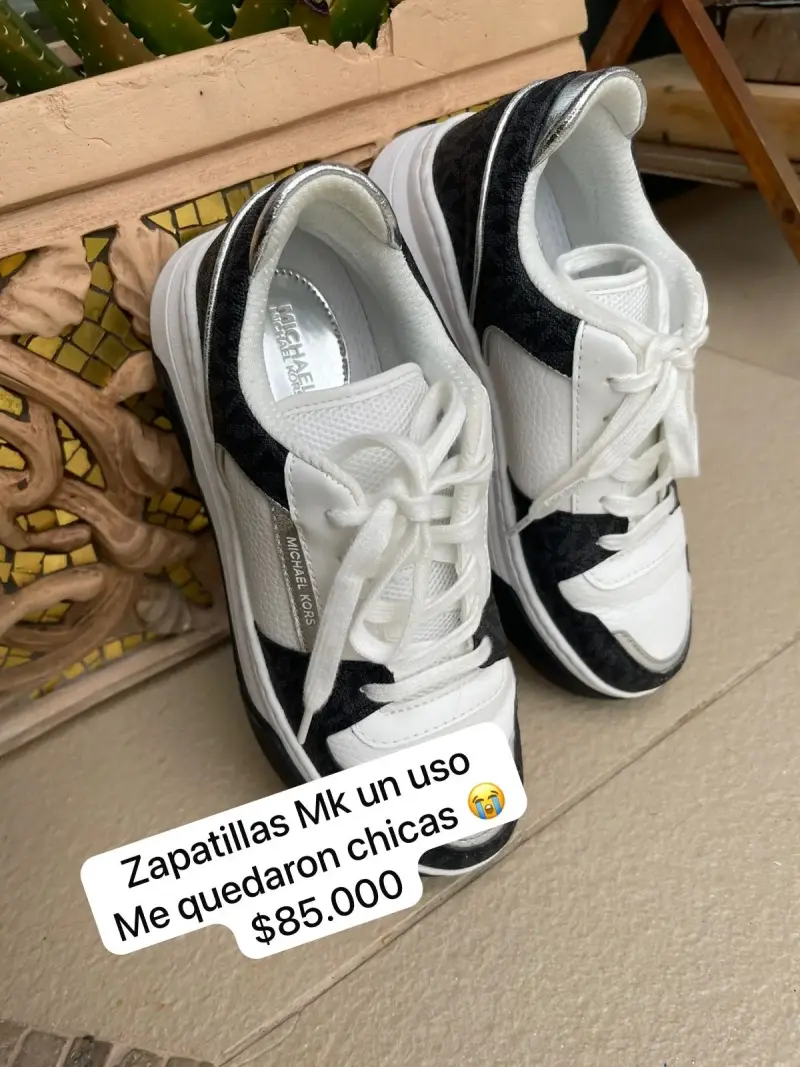 Zapatillas deportivas blancas y negras MK traídas - 2