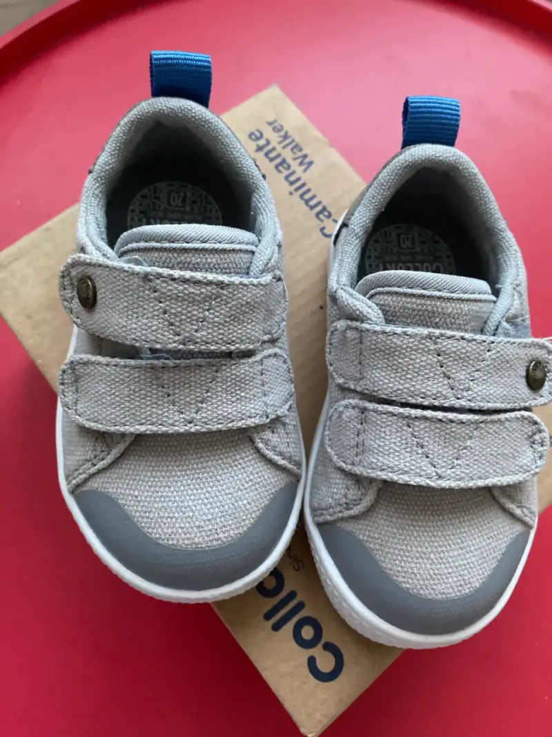 Zapatos Colloki de bebé grises con velcro