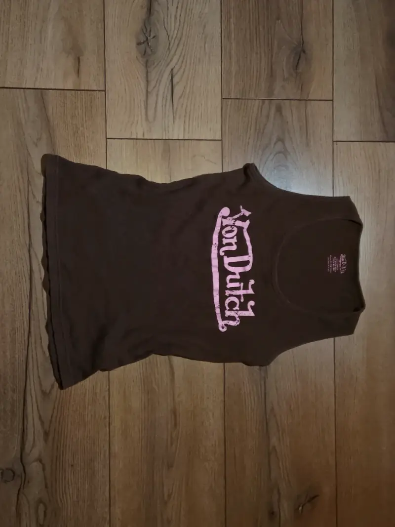 Polera sin mangas marrón