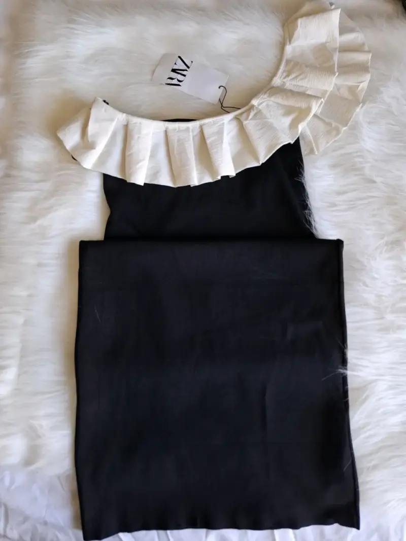 Vestido negro con cuello blanco - 2