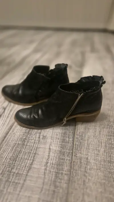 Botines negros con detalle - miniatura 2