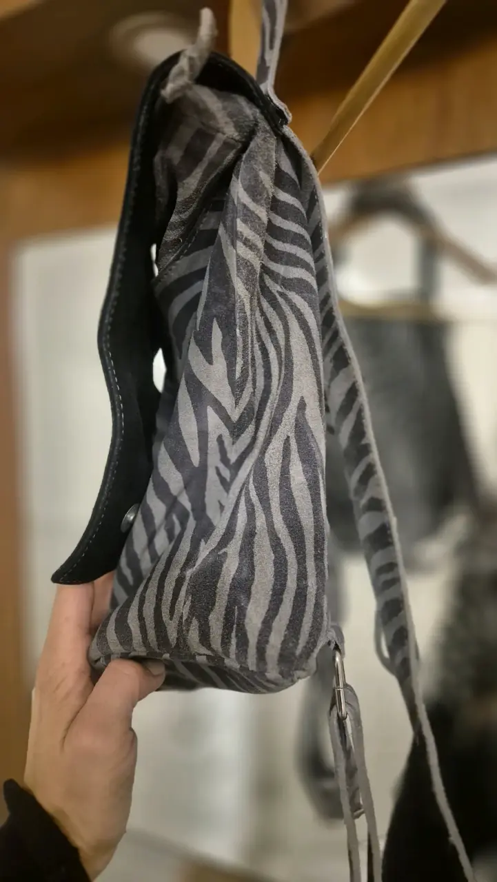 Cartera de hombro con diseño de cebra