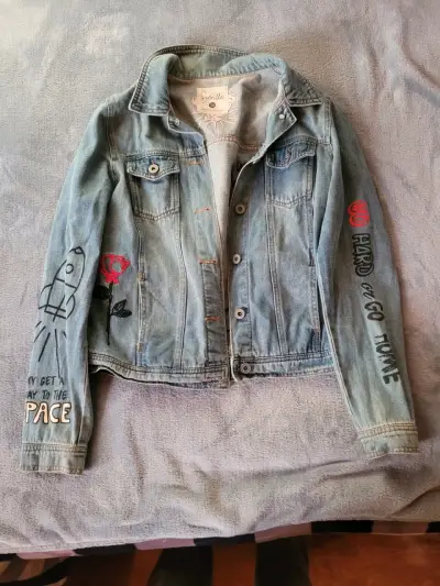 Chaqueta de mezclilla con estampados - miniatura 1