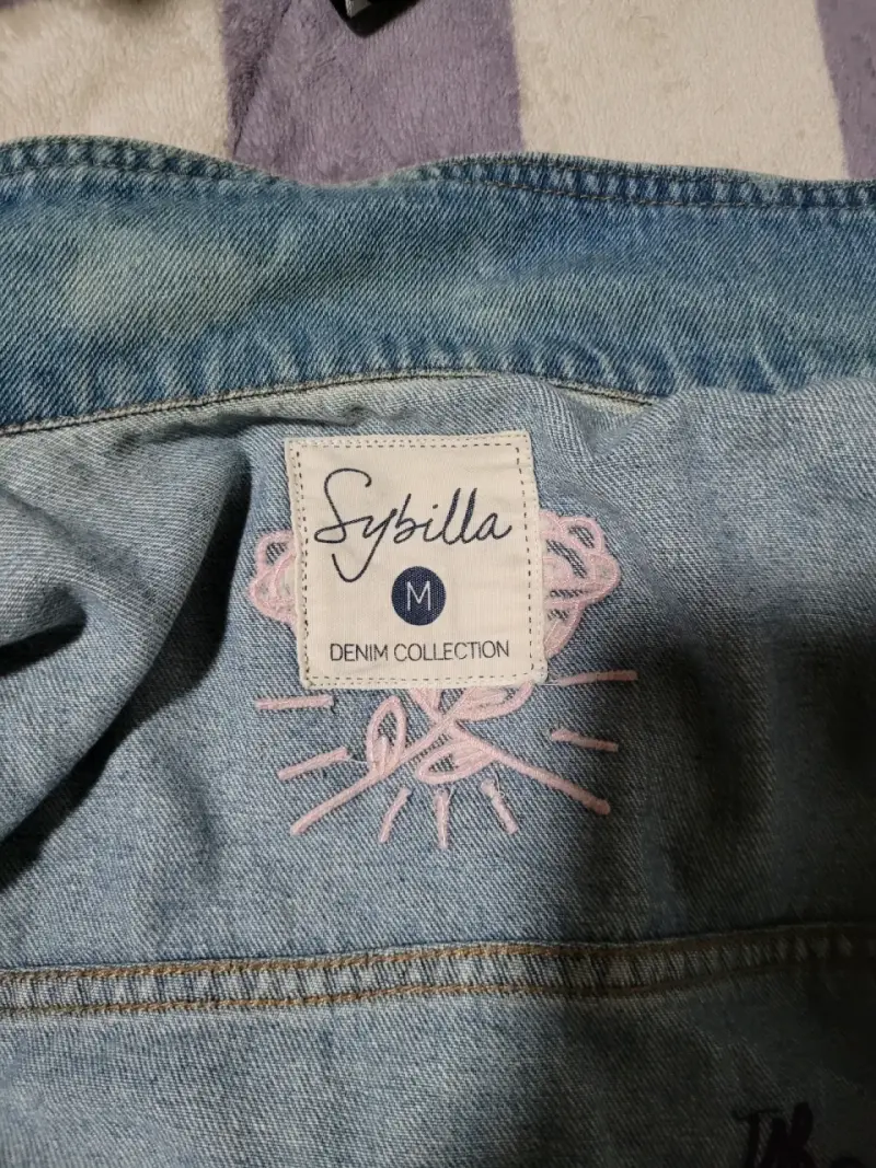 Chaqueta de mezclilla con estampados - 2