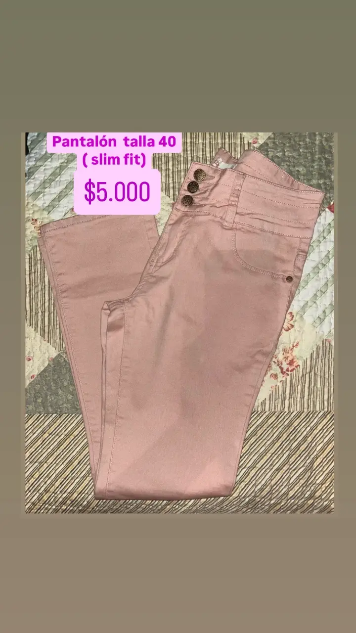 Pantalón slim fit rosa