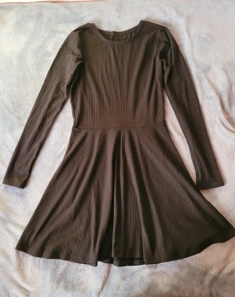 Vestido negro de manga larga