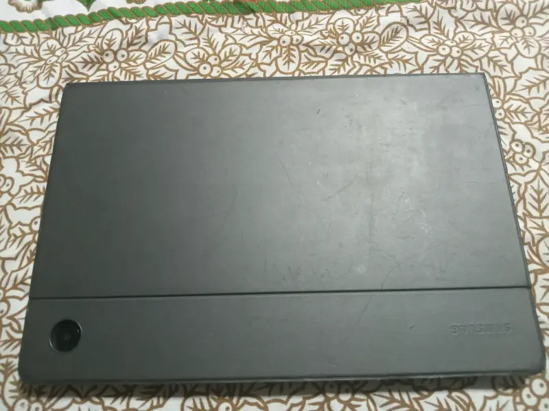 Tablet Samsung con funda - 2