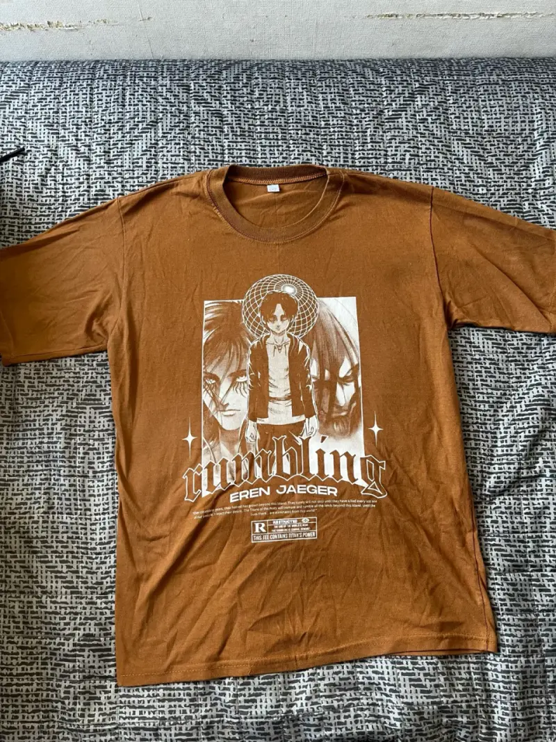 Polera marrón Eren Jaeger