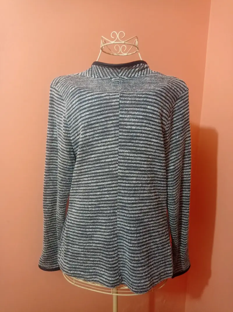 Chaqueta delgada gris a rayas - 2