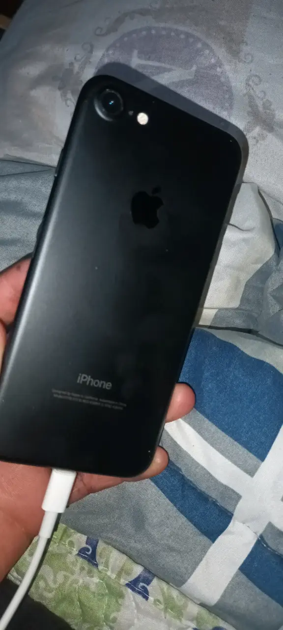 Se vende iphone 7 - 2