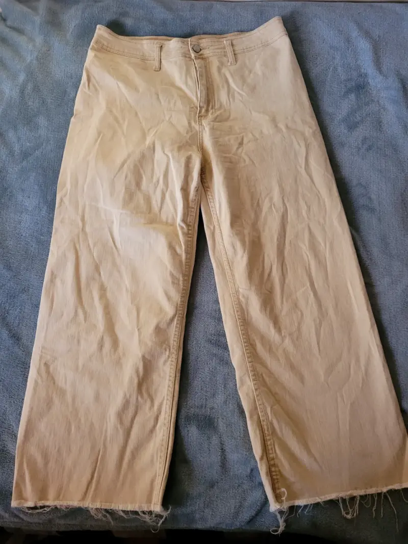 Pantalones beige de mezclilla