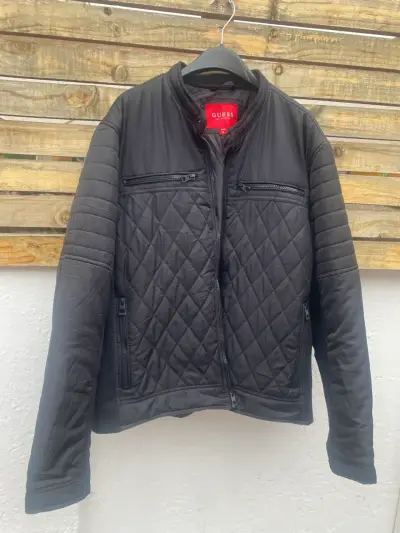 Chaqueta Guess negra acolchada - miniatura 1