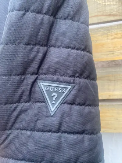 Chaqueta Guess negra acolchada - miniatura 2