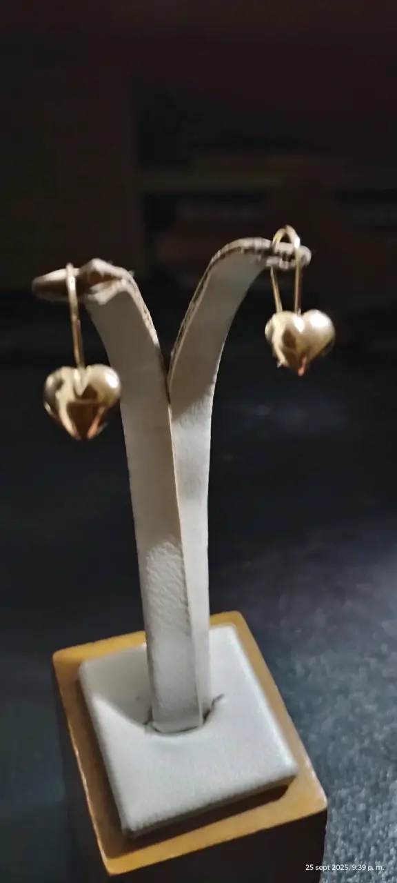 Aros de oro con forma de corazón