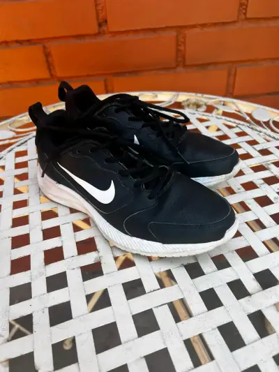 Zapatillas negras deportivas - miniatura 1
